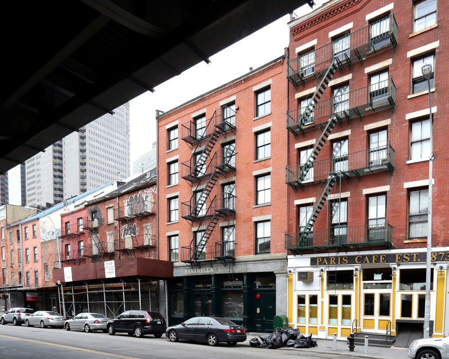 115 South St in New York, NY - Building Photo