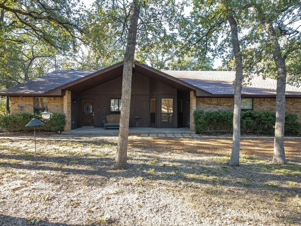 599 Wild Wood Dr in Decatur, TX - Building Photo