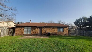 3101 Holly Ln in Rowlett, TX - Building Photo - Building Photo