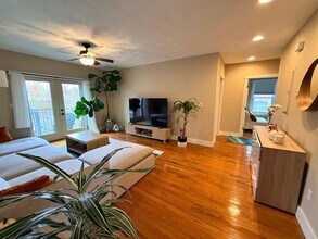 119 Central St, Unit 1 in Somerville, MA - Building Photo - Building Photo