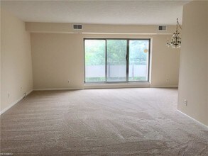 2202 Acacia Park Dr-Unit -2603 in Lyndhurst, OH - Building Photo - Building Photo