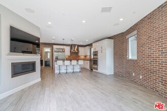 12860 S Seaglass Cir in Los Angeles, CA - Building Photo - Building Photo