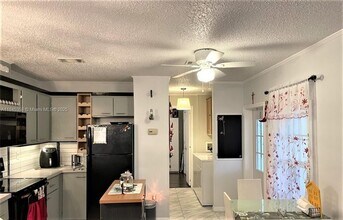 8671 SW 18th Pl in Davie, FL - Building Photo - Building Photo
