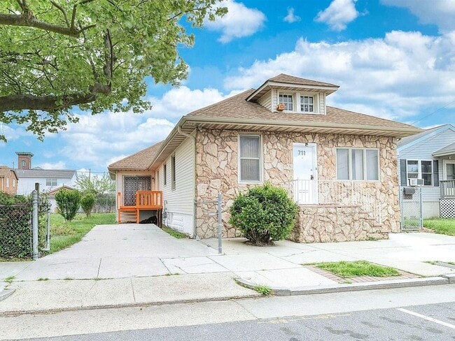 711 N Ohio Ave, Unit 2