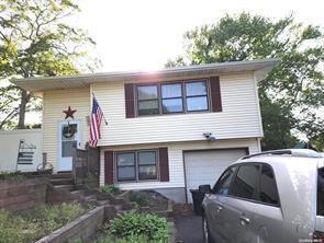 44 Rosewood Rd in Rocky Point, NY - Building Photo