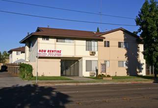 Magnolia Apartments in El Cajon, CA - Foto de edificio - Building Photo