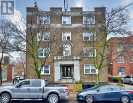 464 Spadina Rd in Toronto, ON - Building Photo