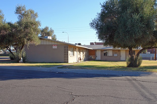 Glenwood Plaza Apartments in Glendale, AZ - Building Photo