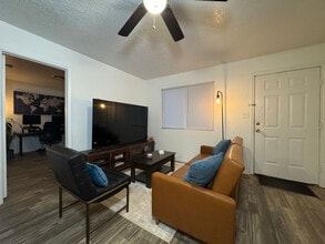 652 Vancouver Rd SE in Rio Rancho, NM - Foto de edificio - Building Photo