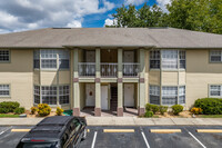 River Trace Apartments in New Port Richey, FL - Foto de edificio - Building Photo