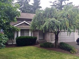 5607 Lakeland Hills Way SE in Auburn, WA - Building Photo