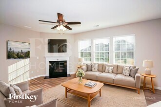 205 Falls Cove Dr in Troutman, NC - Foto de edificio - Building Photo