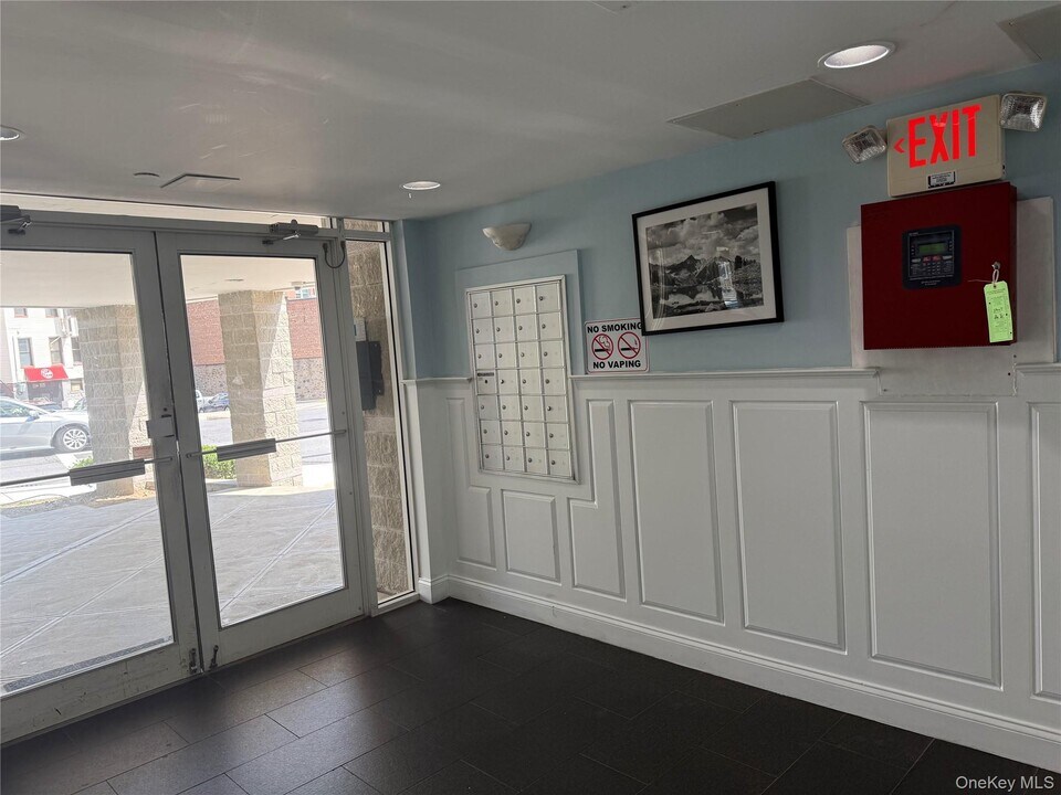 400 Mt Pleasant Ave in Mamaroneck, NY - Building Photo