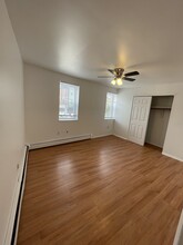 916 S 11th St, Unit 3 in Philadelphia, PA - Building Photo - Building Photo