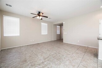 6303 Solomon Spring Way in Las Vegas, NV - Building Photo - Building Photo