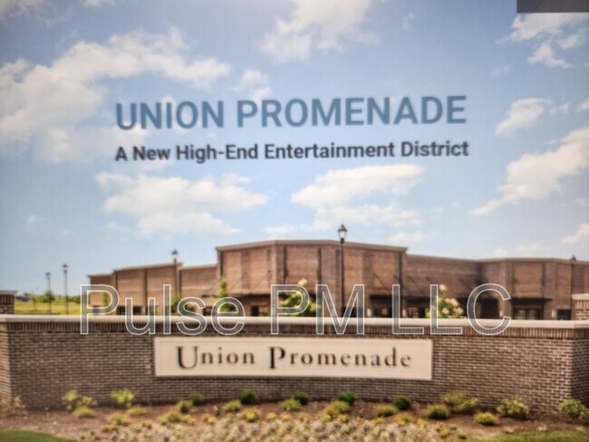 985 Mistflower Ln in Florence, KY - Building Photo - Building Photo