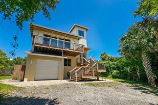 716 N Daytona Ave in Flagler Beach, FL - Building Photo