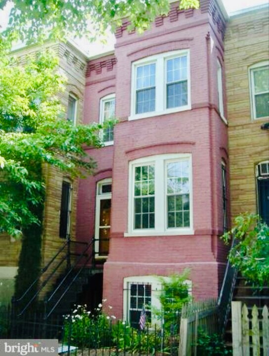 707 6th St NE in Washington, DC - Building Photo