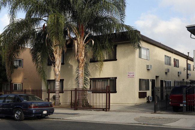 14633 Calvert St in Van Nuys, CA - Building Photo - Building Photo