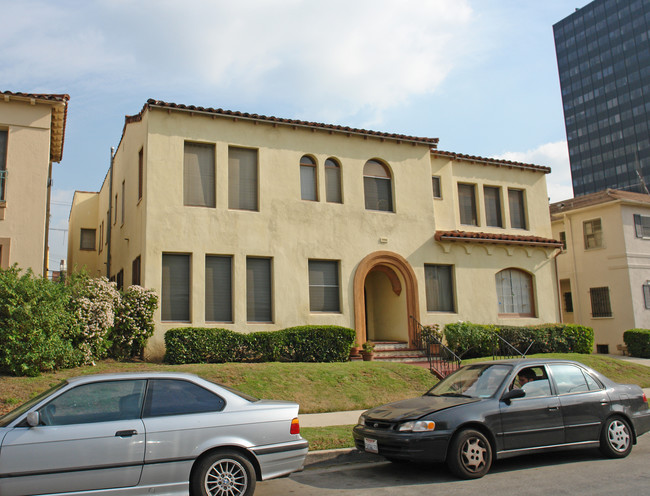 636 S Dunsmuir Ave in Los Angeles, CA - Building Photo - Building Photo