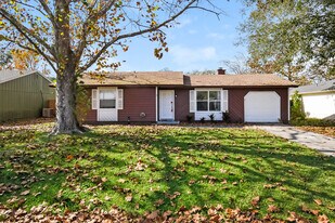 1864 Shannon Lake Dr in Middleburg, FL - Building Photo