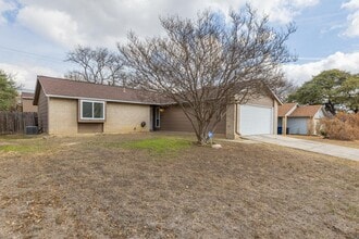 5718 Champions Hill Dr in San Antonio, TX - Building Photo - Building Photo