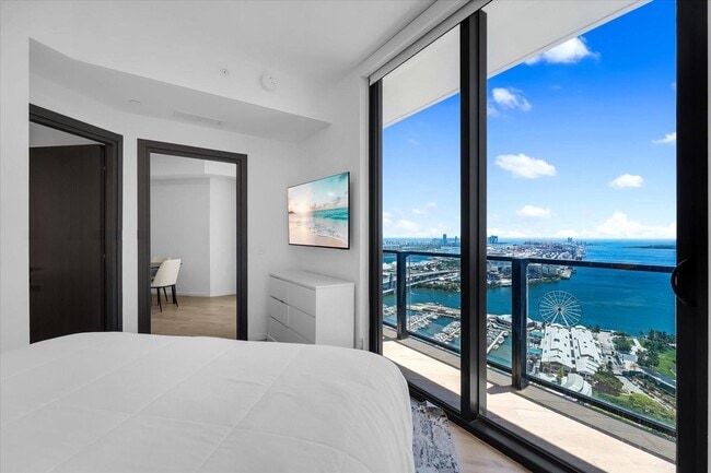 398 NE 5th St, Unit 3714 in Miami, FL - Building Photo - Building Photo