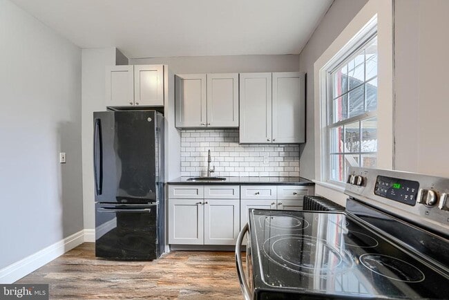 2533 W Lombard St in Baltimore, MD - Building Photo - Building Photo