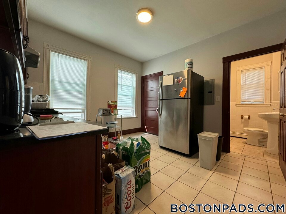 24 Maryland St in Boston, MA - Building Photo