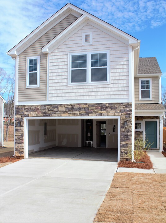 4671 Wesmar Ct in Winston-Salem, NC - Building Photo