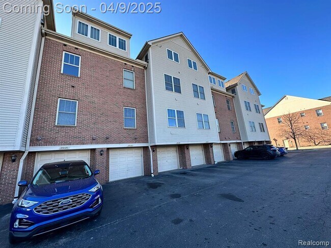 25628 Portico Ln in Novi, MI - Building Photo - Building Photo