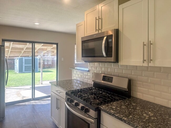 56242 Dewitt St in Irving, TX - Building Photo - Building Photo