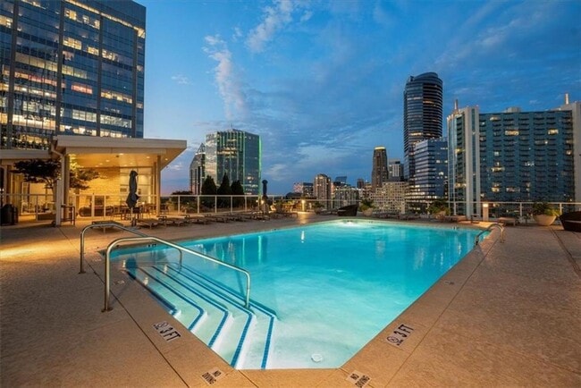 3325 Piedmont Rd NE in Atlanta, GA - Building Photo - Building Photo