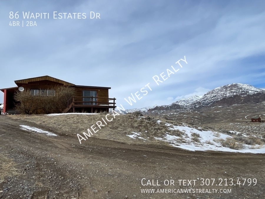 86 N Wapiti Estates Drives in Cody, WY - Building Photo