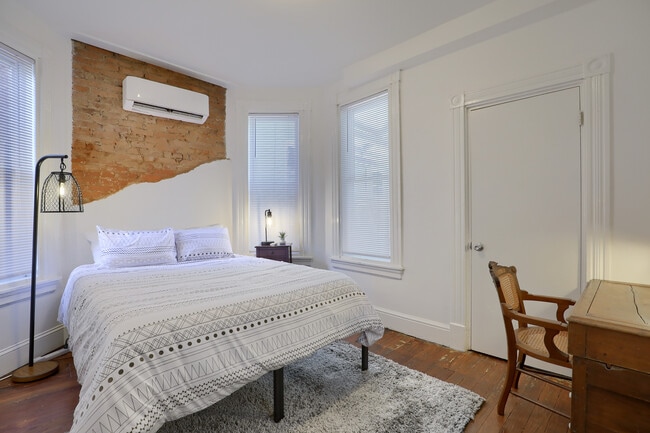 22 N Broad St, Unit Apartment #2 Bedroom 2 in Lancaster, PA - Foto de edificio - Building Photo