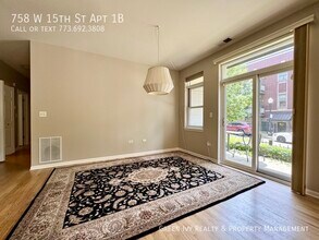 758 W 15th St in Chicago, IL - Building Photo - Building Photo