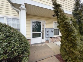 6 Nashville Ct in Tinton Falls, NJ - Building Photo