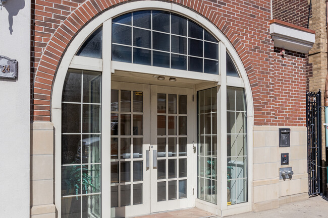22 W Front St in Red Bank, NJ - Foto de edificio - Building Photo