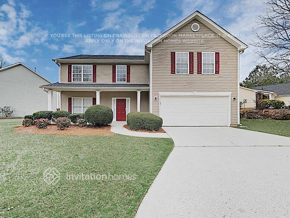 3935 Brushy Wood Dr in Loganville, GA - Foto de edificio