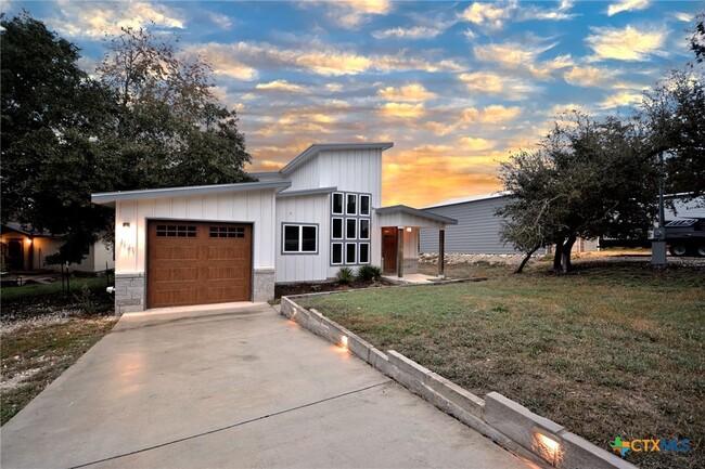 1171 Rhinestone in Canyon Lake, TX - Foto de edificio - Building Photo