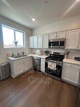 1087 Buena Vis Ln in Hanford, CA - Building Photo - Building Photo