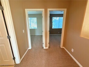 136 Red Tee Ln in Las Vegas, NV - Building Photo - Building Photo