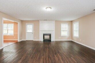 4670 Duval Point Way SW in Snellville, GA - Foto de edificio - Building Photo