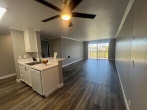 941 Lewelling Blvd, Unit 304 in San Leandro, CA - Building Photo - Building Photo