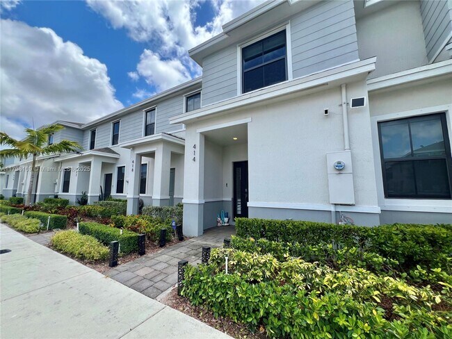 414 NE 12th St in Florida City, FL - Building Photo - Building Photo