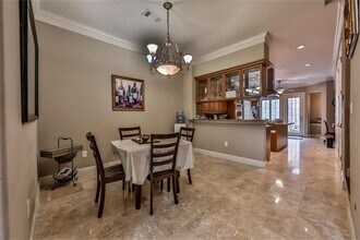 1005 Memorial Village Dr in Houston, TX - Building Photo - Building Photo