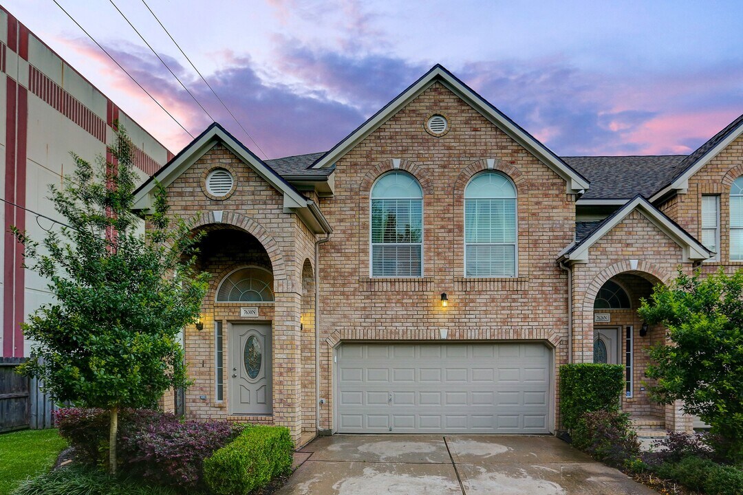 7630 N Linpar Ct in Houston, TX - Building Photo