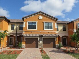 20410 Lagente Cir in Venice, FL - Building Photo