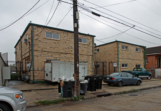 1228 N Robertson St in New Orleans, LA - Foto de edificio - Building Photo