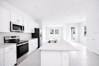 3396 Lapis Lk Dr in Zephyrhills, FL - Building Photo - Building Photo